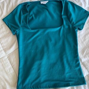 Live in the Moment Square Neck Short Sleeved Full Length Shirt Size Extra Small